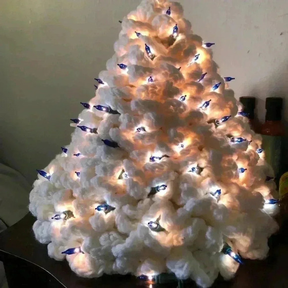 Other - Yarn christmas tree